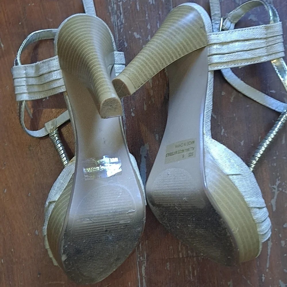 🌻3/$15🌻 Deb heels